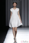 Vestido blanco de la colección primavera/verano 2014 de Sita Murt en Madrid Fashion Week