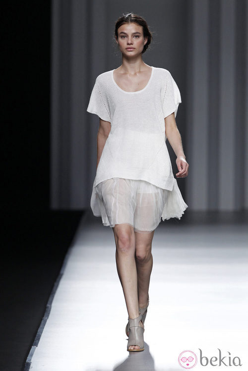 Vestido con tul de seda de la colección primavera/verano 2014 de Sita Murt en Madrid Fashion Week