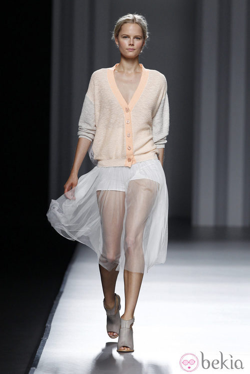 Chaqueta de punto en melocotón de la colección primavera/verano 2014 de Sita Murt en Madrid Fashion Week