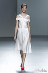 Vestido blanco plisado de la colección Juan Vidal primavera/verano 2014 en Madrid Fashion Week
