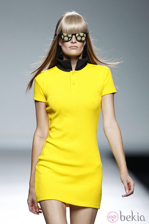Vestido tipo camiseta de la colección primavera/verano 2014 de Carlos Díez en Madrid Fashion Week