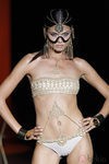 Biquini blanco y dorado de la colección primavera/verano 2014 de Dolores Cortés en Madrid Fashion Week