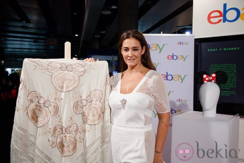 Vicky Martín Berrocal presenta el mantón de manila de la colección 'Inspired by Minnie' en Madrid Fashion Week