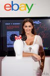 Vicky Martín Berrocal presenta las peinetas de la colección 'Inspired by Minnie' en Madrid Fashion Week
