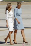 La Princesa Letizia charlando con Máxima de Holanda a su llegada a España