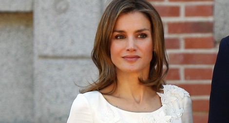 La princesa Letizia con un vestido blanco de Felipe Varela