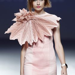 Vestido corto de la colección primavera/verano 2014 de Eva Soto Conde en el EGO Madrid Fashion Week. 