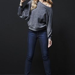 Laura Hayden con jersey gris de la colección otoño/invierno 2013 de Levi's