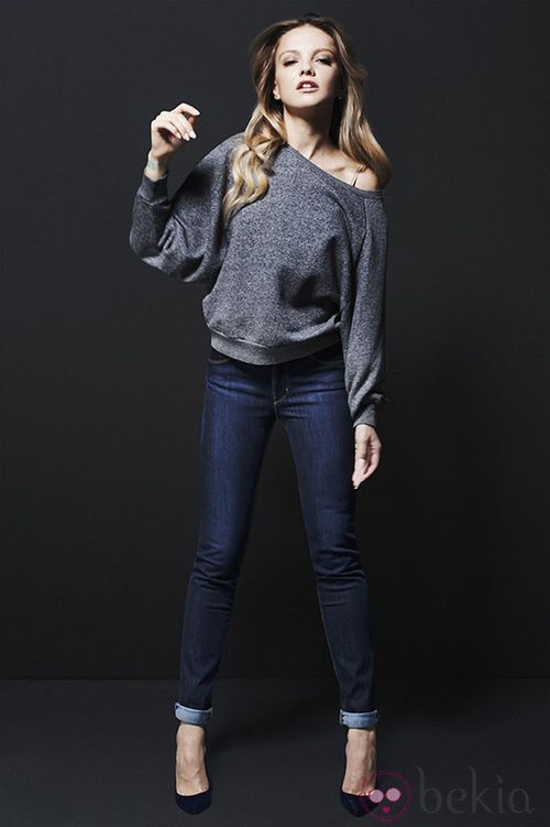 Laura Hayden con jersey gris de la colección otoño/invierno 2013 de Levi's