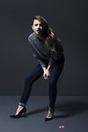 Laura Hayden con jersey y vaqueros de la colección otoño/invierno 2013 de Levi's