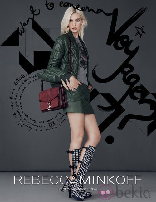 Chaqueta verde y minifalda de la colección otoño/invierno 2013/2014 de Rebecca Minkoff