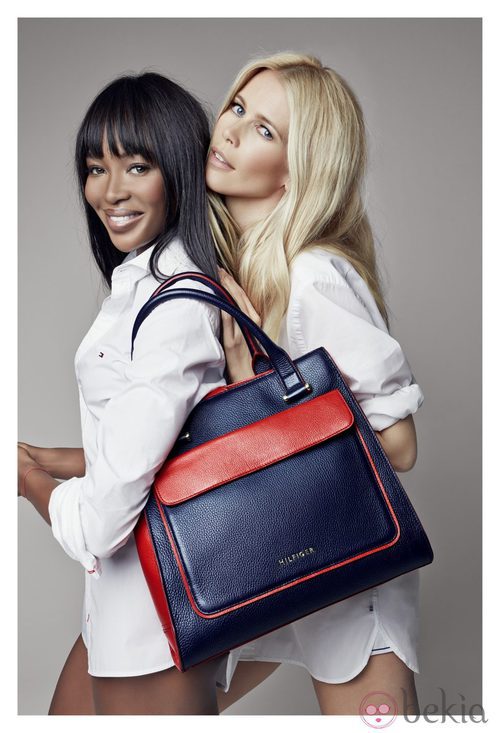 Naomi Campbell y Claudia Schiffer presentan un bolso solidario de Tommy Hilfiger