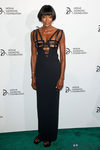 Naomi Campbell con un vestido negro 