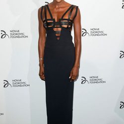 Naomi Campbell con un vestido negro 