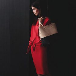 Vestido rojo de la colección otoño/invierno 2013/2014 de Juanjo Oliva para Elogy