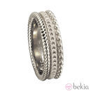 Anillo nupcial de oro blanco de la colección 'Ruedo Bridal' de Carrera y Carrera