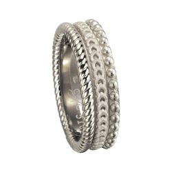Anillo nupcial de oro blanco de la colección 'Ruedo Bridal' de Carrera y Carrera