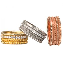 Alianzas nupciales de la colección 'Ruedo Bridal' de Carrera y Carrera