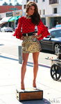 Alessandra Ambrosio con una blusa de lunares de Chanel en Beverly Hills