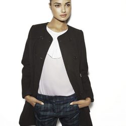 Abrigo negro de la colección Fall 2013 de Suiteblanco
