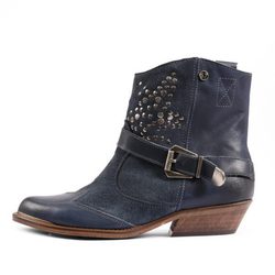 Botines con tachuelas de la colección otoño/invierno 2013 de Sixtyseven
