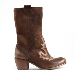 Botas con bordados de la colección otoño/invierno 2013 de Sixtyseven