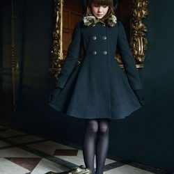 Abrigo acampanado de la colección otoño/invierno 2013/2014 de Sisley Young