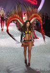 Lily Aldridge durante el Victoria's Secret Fashion Show 2013