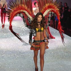 Lily Aldridge durante el Victoria's Secret Fashion Show 2013
