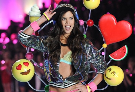 Sara Sampaio durante el Victoria's Secret Fashion Show 2013
