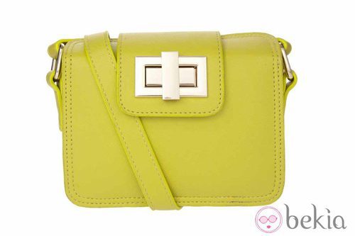Mini bolso amarillo de la colección otoño/invierno 2013/2014 de Asos