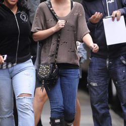 Leighton Meester tras el rodaje de 'Gossip girl' con un look otoñal