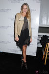Shantel VanSanten desfile de Max Azria en Nueva York, colección primavera/verano 2012