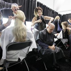Backstage del desfile de BCBG Max Azria, colección primavera de 2012