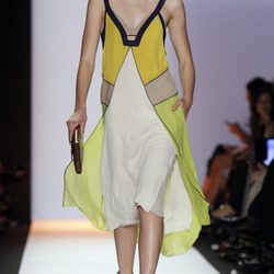 Vestido con capas de BCBG Max Azria, colección primavera de 2012
