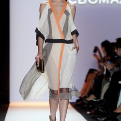 Vestido con detalles transparentes de BCBG Max Azria, colección primavera de 2012