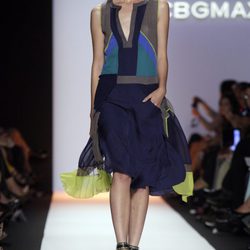 Vestido azul marino de BCBG Max Azria, colección primavera de 2012