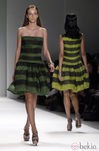 Vestido a rayas de Tadashi Shoji, colección primavera de 2012