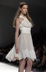Vestido de encaje de Tadashi Shoji, colección primavera de 2012