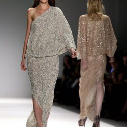 Vestido de inspiración romana de Tadashi Shoji, colección primavera de 2012