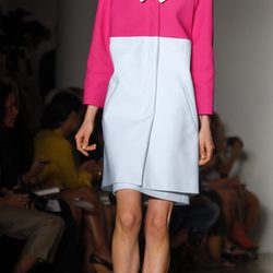 Abrigo azul y rosa de Peter Som, colección primavera de 2012