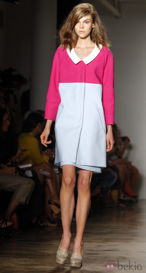 Abrigo azul y rosa de Peter Som, colección primavera de 2012
