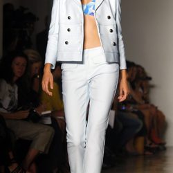 Traje de chaqueta azul pastel de Peter Som, colección primavera de 2012