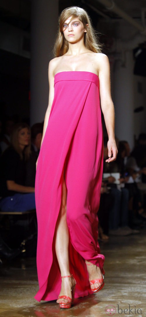 Vestido fucsia de Peter Som, colección primavera de 2012