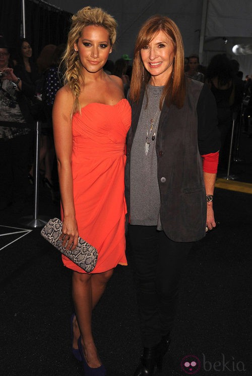 Ashley Tisdale y Nicole Miller en Nueva Yorken el desfile de la diseñadora