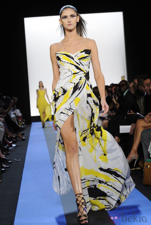 Vestido estampado de Monique Lhuillier, colección primavera de 2012