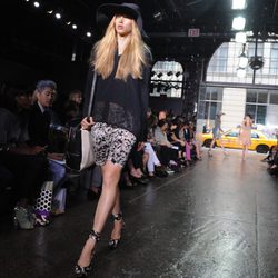 Jersey de rayas de DKNY, colección primavera 2012