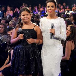 Longoria, con un vestido de lentejuelas blanco en los premios ALMA