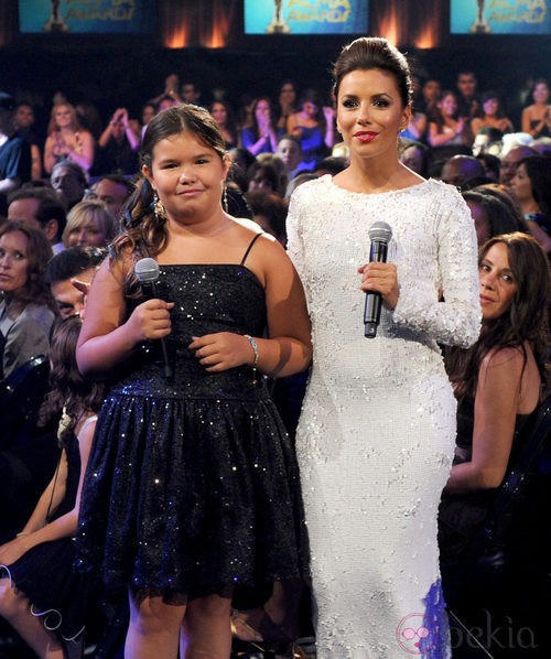 Longoria, con un vestido de lentejuelas blanco en los premios ALMA