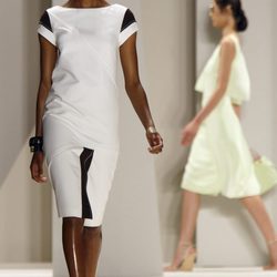 Diseño bicolpor de Carolina Herrera, colección primavera 2012
